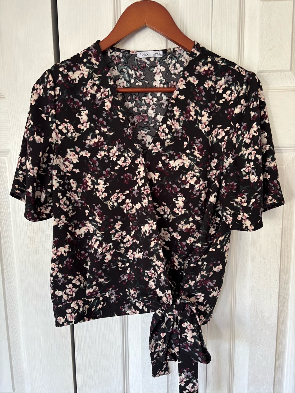 Dex Floral Wrap Short Sleeve Blouse Size Medium
